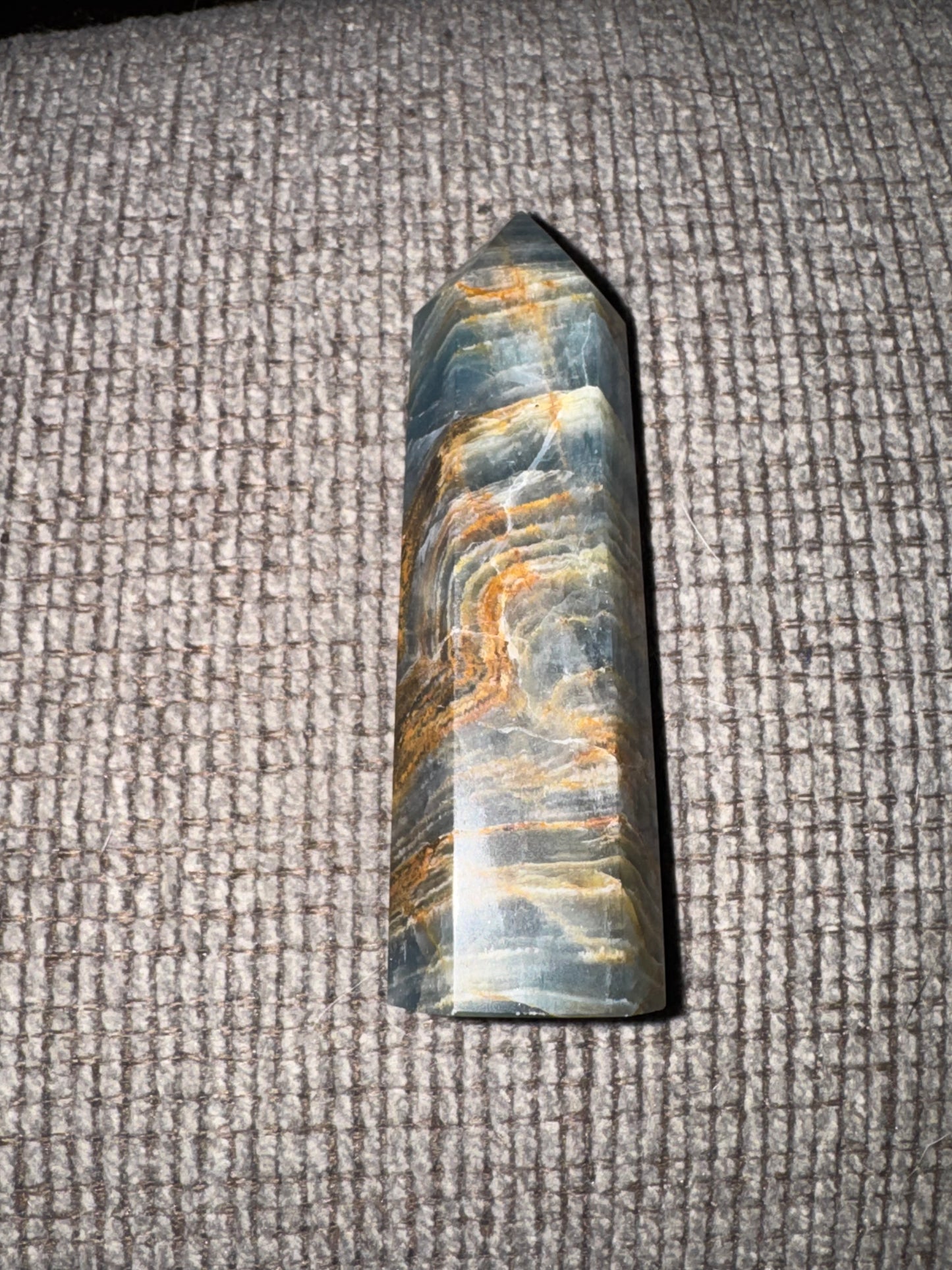 Crystal with layered patterns on a textured surface