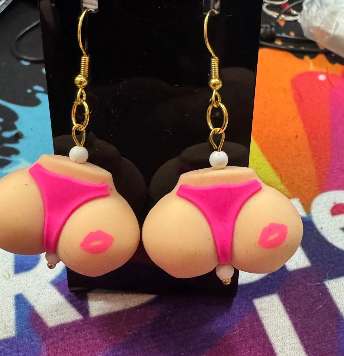 Booty with kiss earrings 