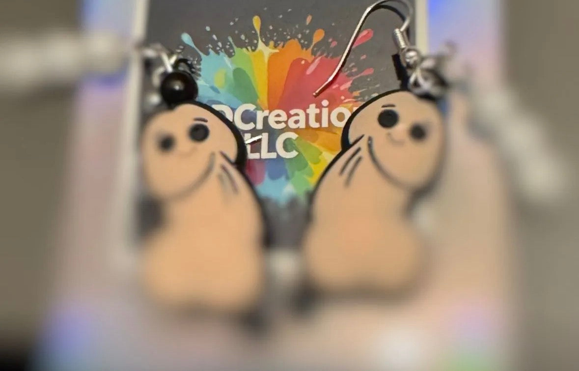 Earrings with cartoon dingy character design 
