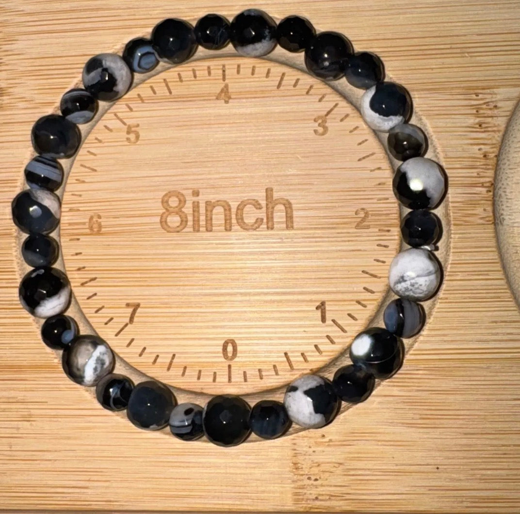 Black and white fire agate bracelet 
